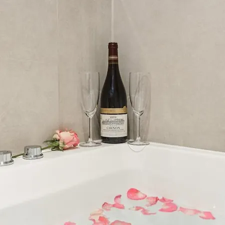 Lavie Maison Hot Tub And Ac Near Arc De Triomphe Paris Exterior photo
